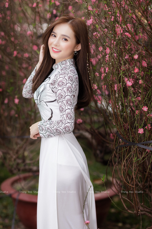 球员在比赛中展现出了顽强的战斗精神，比赛中球员在明显无法踢到球