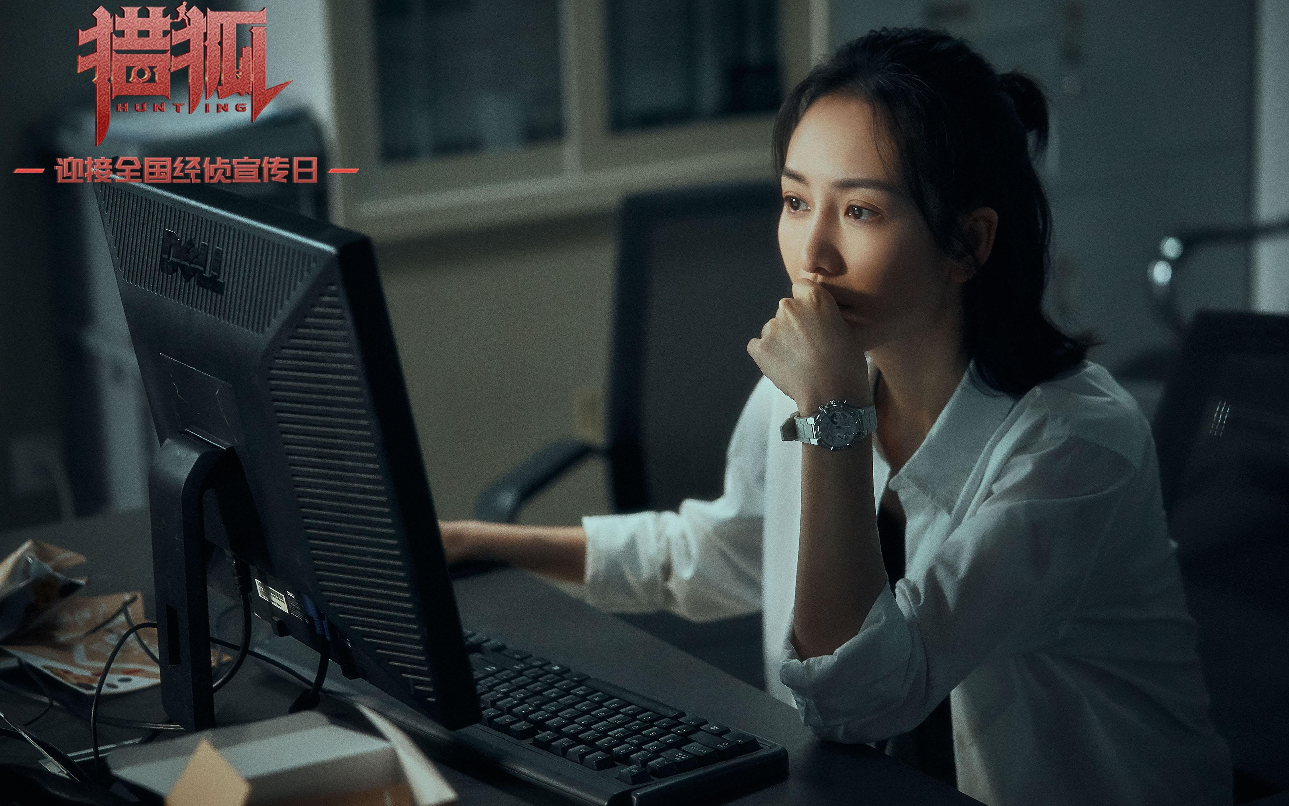 西甲裁判语言模型在多语种比赛中的实用性分析，西甲裁判服装